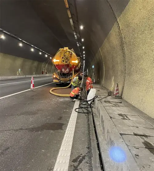 象山隧道排水渠清淤